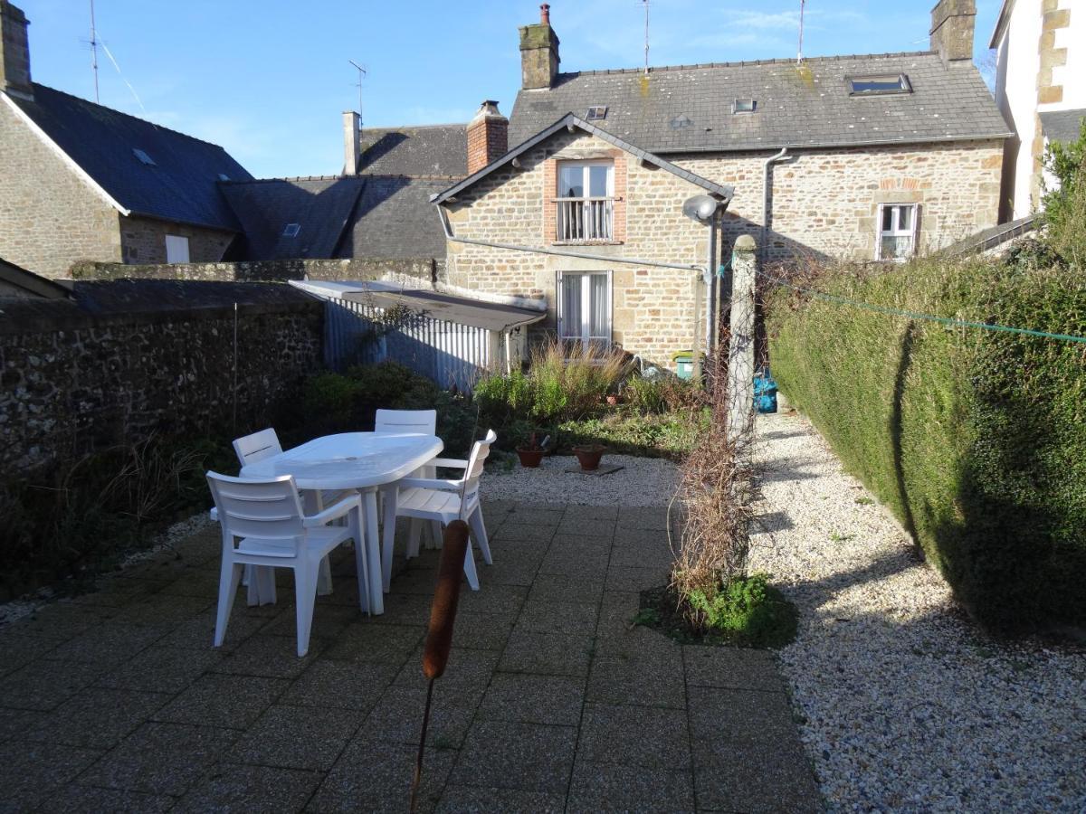 Charming French Cottage-Gite In The Heart Of Quiet Gorron Zewnętrze zdjęcie